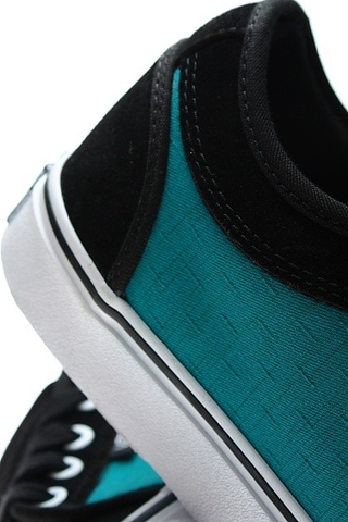 CHUKKA LOW