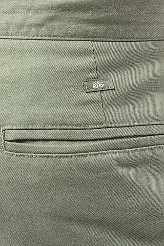 CHINOS