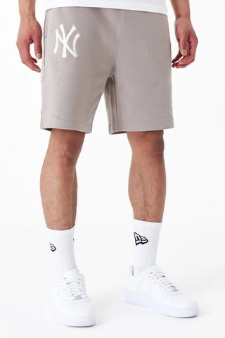 New Era New York Yankees League Essential Shorts