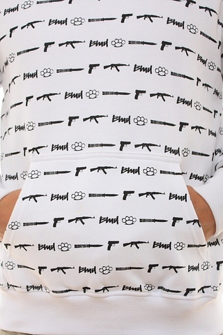 GUNS KNIFES