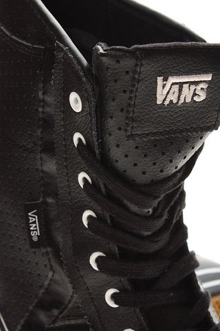 TORY HI PERFED LEATHER
