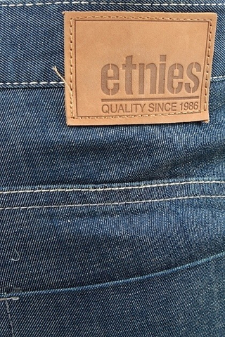 STRAIGHT FIT DENIM